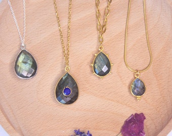 Magical Labradorite Necklace • Elegant Teardrop Pendant for a Touch of Mystique • Chunky labradorite necklace • labradorite choker necklace