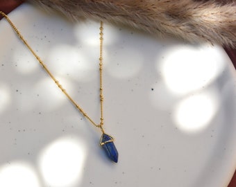 Lapis lazuli necklace in gold-plated brass, delicate beaded chain, hexagon lapis lazuli stone pendant, gold semi-precious stone necklace