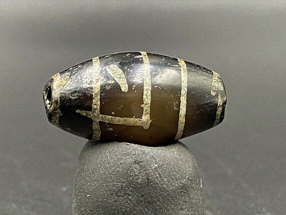 Old Himalayan Indo Tibetan Phum dzi  with Rare pa… - image 4