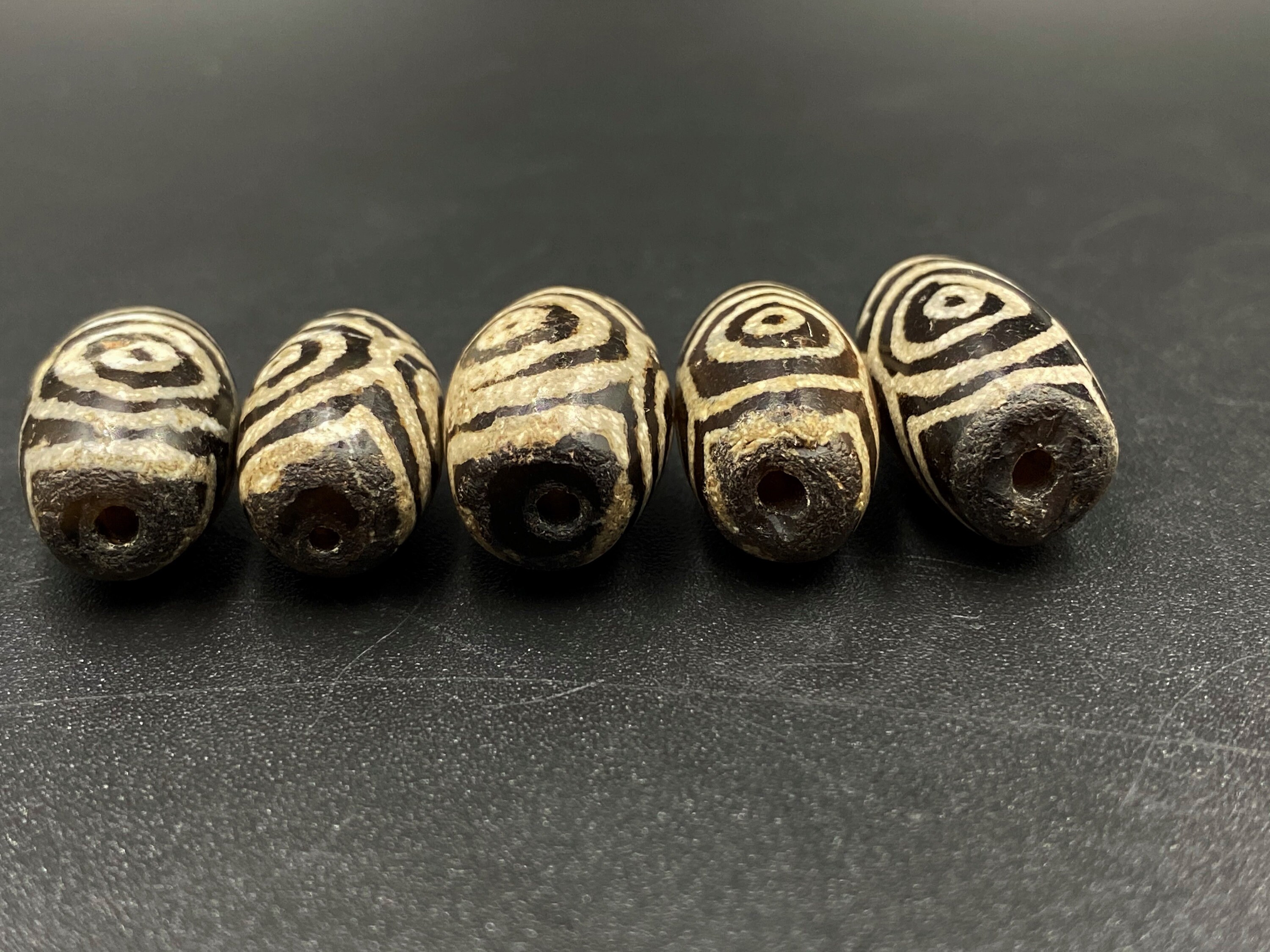 Himalayan Tibetan Nepalese Phum Dzi Tian Zhu Agate Stone Eyes
