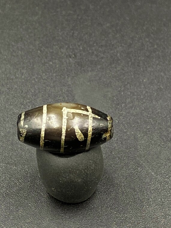 Old Himalayan Indo Tibetan Phum dzi  with Rare pa… - image 7