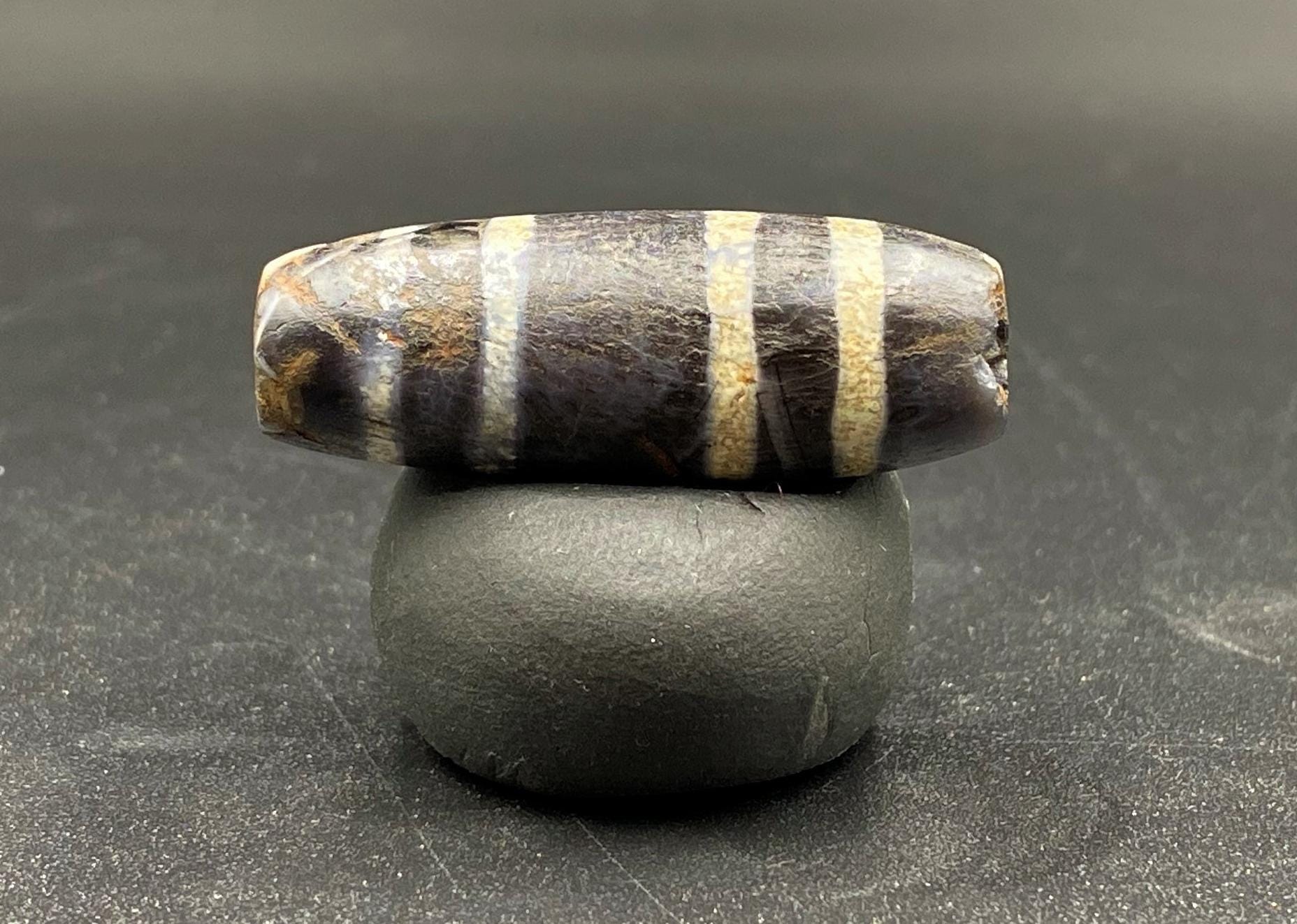 Old Himalayan Black White Stripes Dzi Antique Bead Amulet Tibet