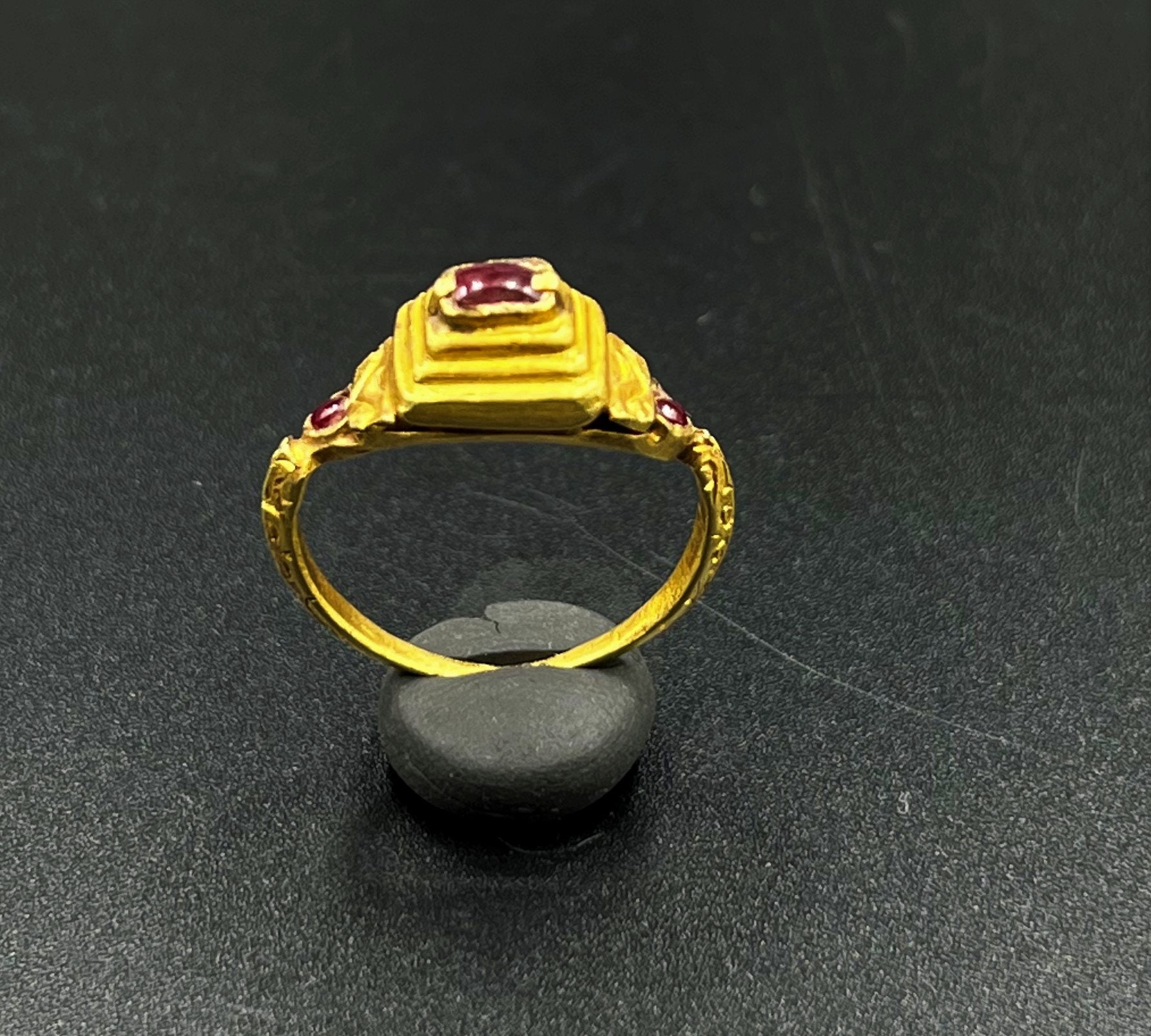 Antique South East Asian Art Vintage Gold Gems Jewelry Hand Made Gold Ring  .18K