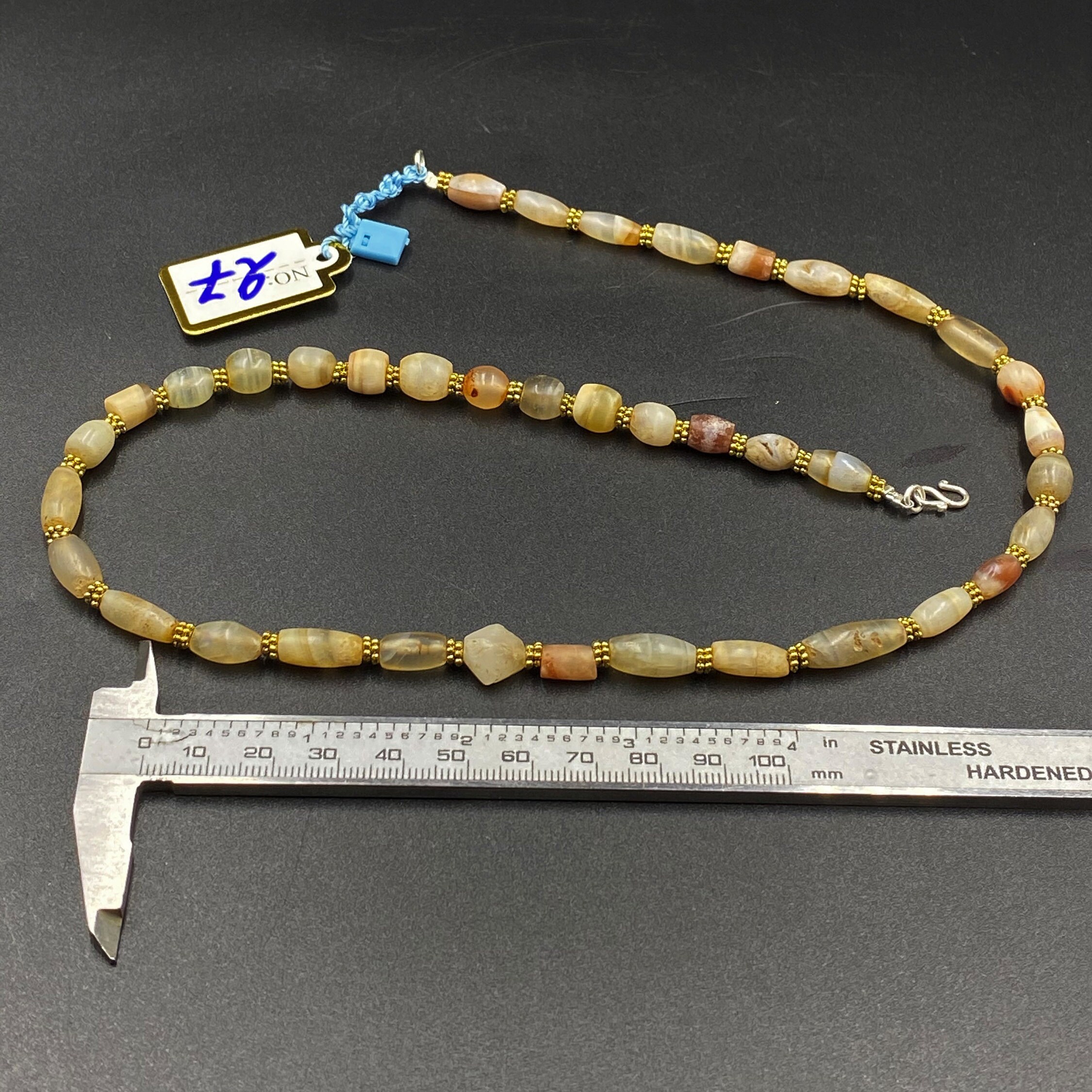 ミャンマーの古代ピュー文化時代の古いアンティークの古代瑪瑙ビーズ