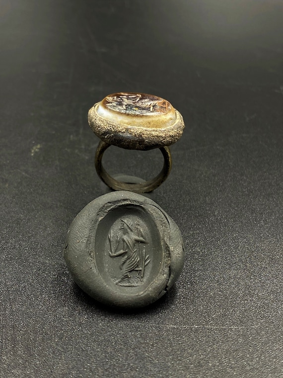 Antique Jewelry Bronze Ring Banded Agate Intaglio Stamp Ancient
