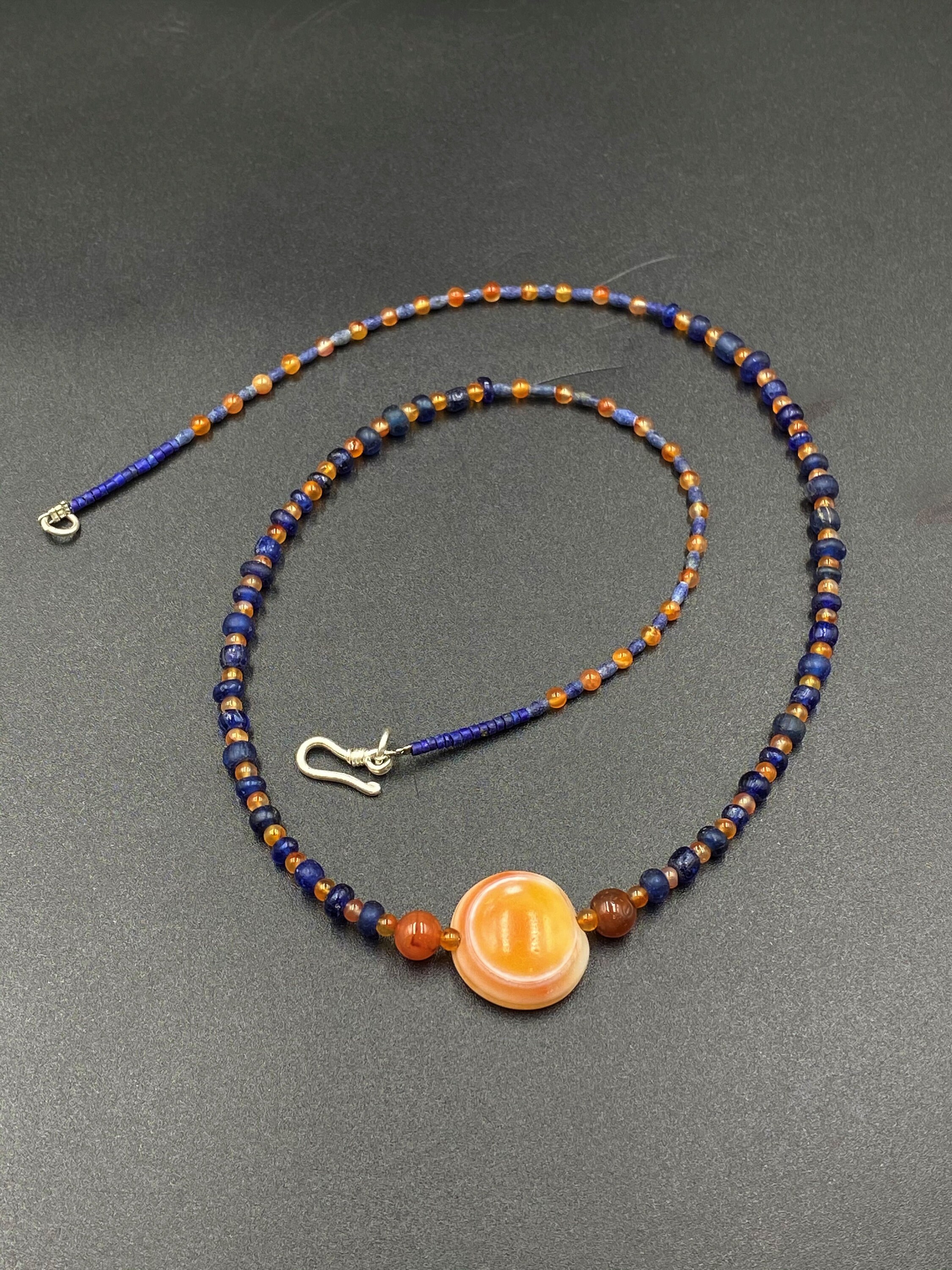 Dzi Beads チベット天珠 ルックミ Lukmik Ancient Lukmik Magic Eye Dzi Bead With Old Glass Beads Himalaya