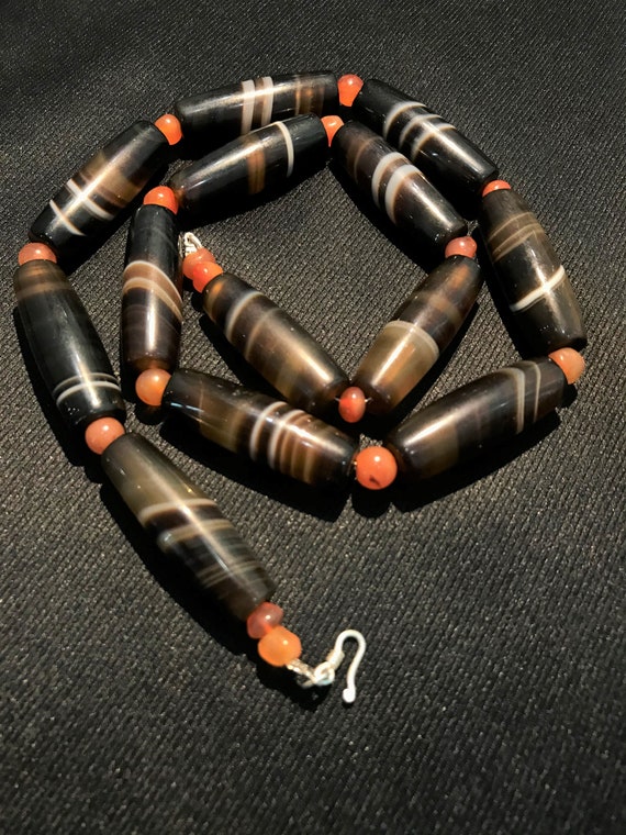 A beautiful Pre Ankor banded agate  beads necklace