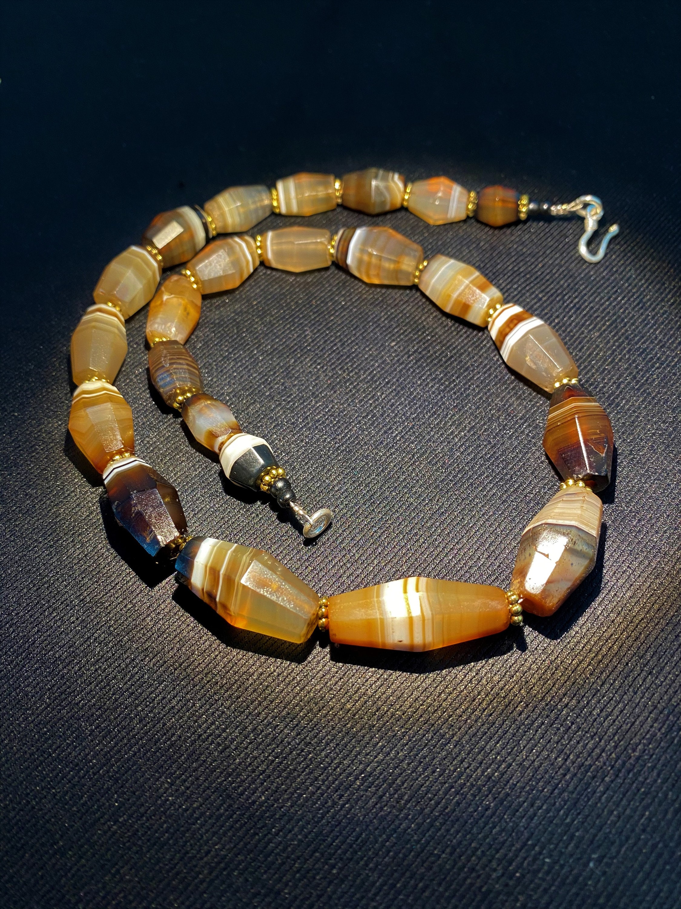 アンティークビーズ瑪瑙ネックレス 美しいアンティークの縞模様の瑪瑙のネックレスビーズ - Etsy 日本