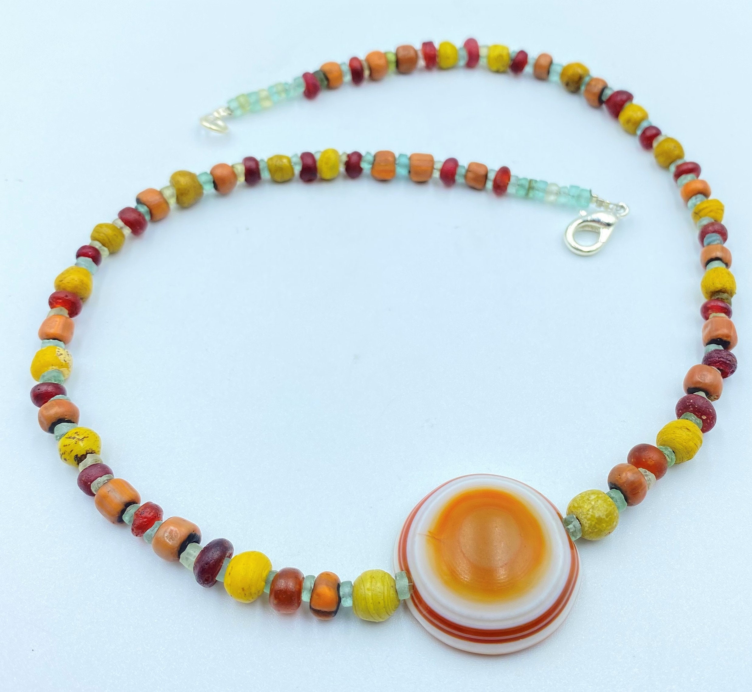 エスニックジュエリー！「古代ガラスと赤メノウとジャワ手作りビーズ」ネックレス エスニックジュエリー！「古代ガラスと赤メノウとジャワ手作りビーズ