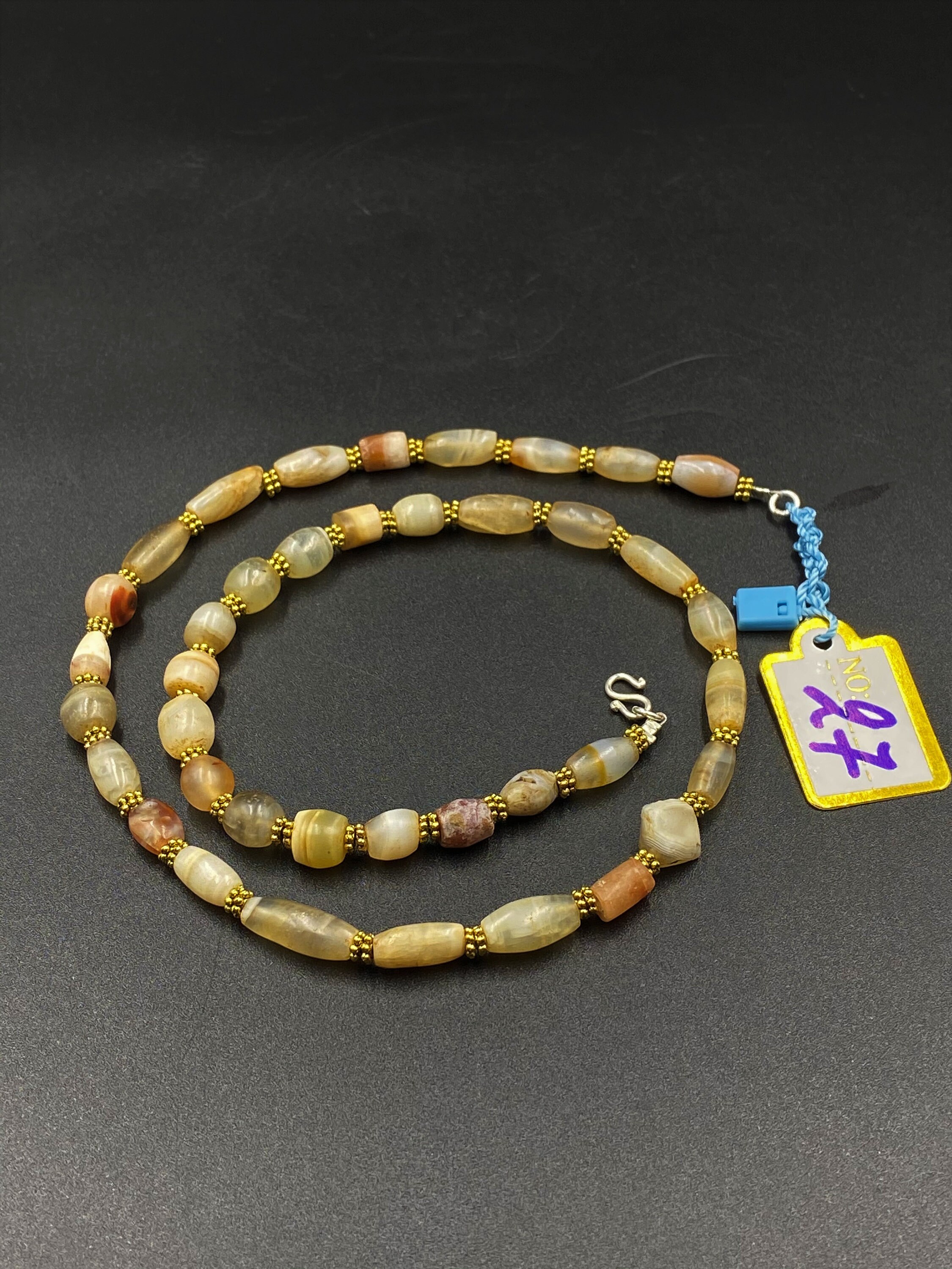 ミャンマーの古代ピュー文化時代の古いアンティークの古代瑪瑙ビーズ