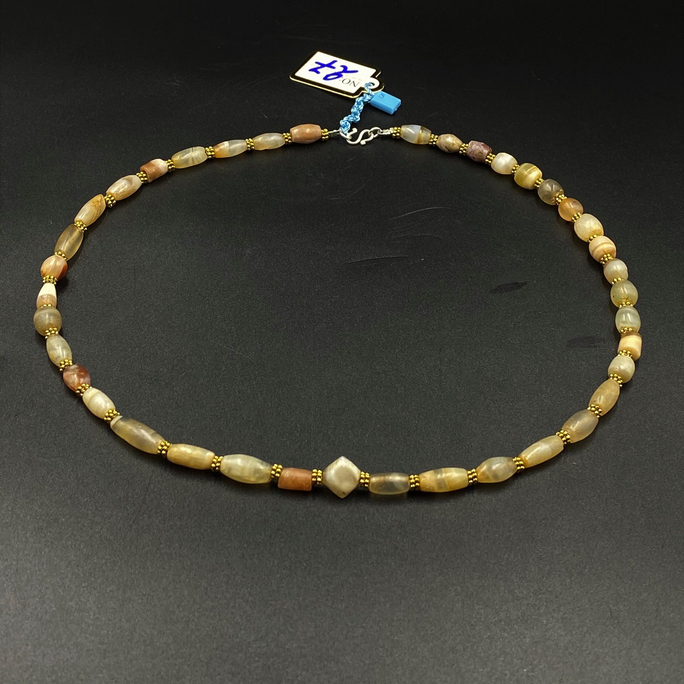 ミャンマーの古代ピュー文化時代の古いアンティークの古代瑪瑙ビーズ