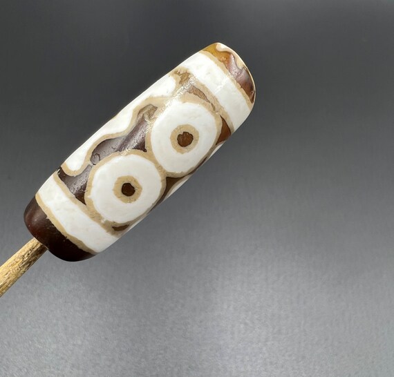 Dzi P - amulette tibétaine Gzi Himalaya rond 14 mm 1063 B30