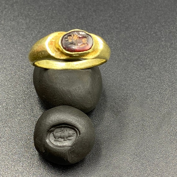 Antique Gold Jewelry Ring From Ancient Greek's Empire With Garnet