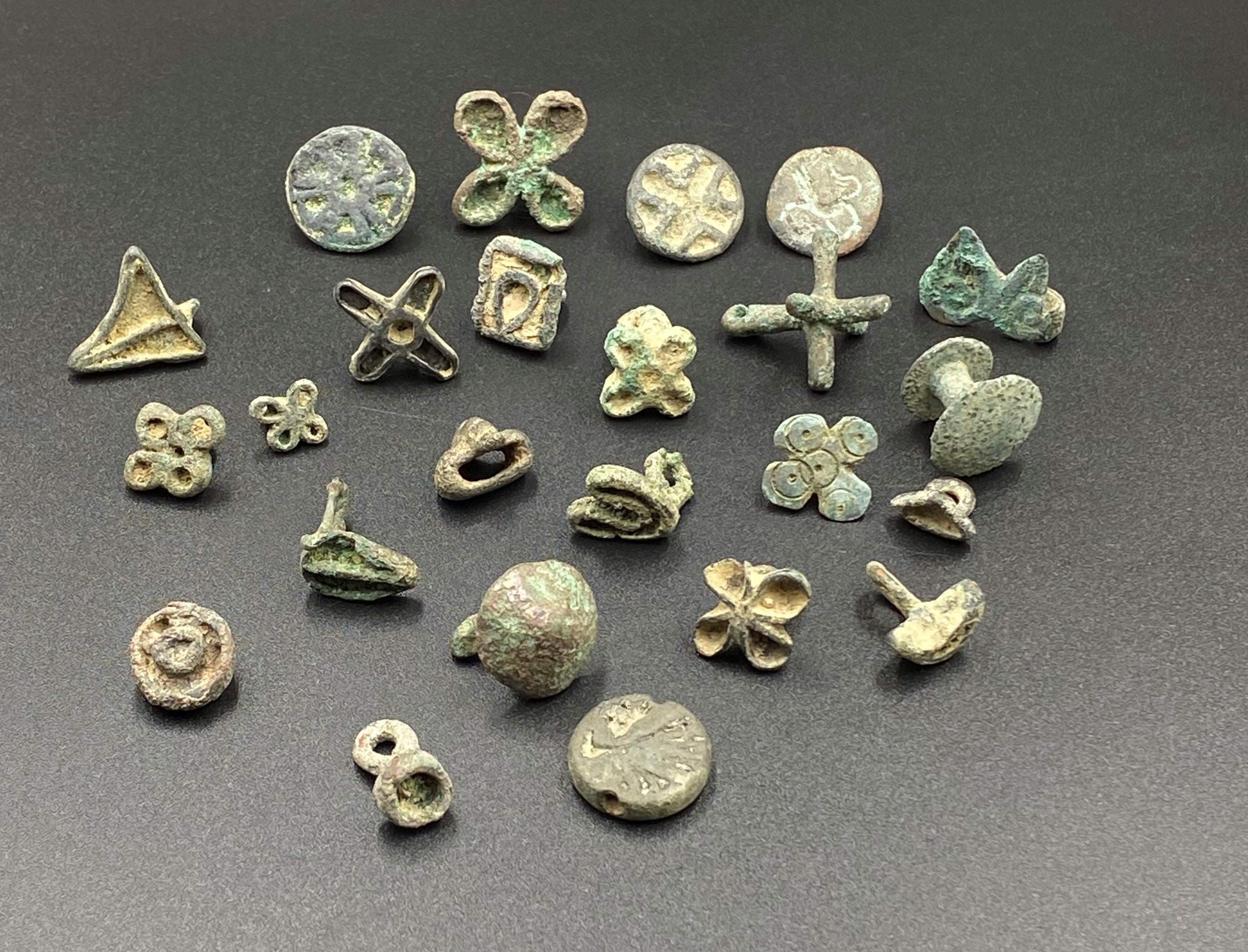 Lot 24 Old Ancient Antique Jewelry Bronze Signet Seals Cloths Ornaments Buttons