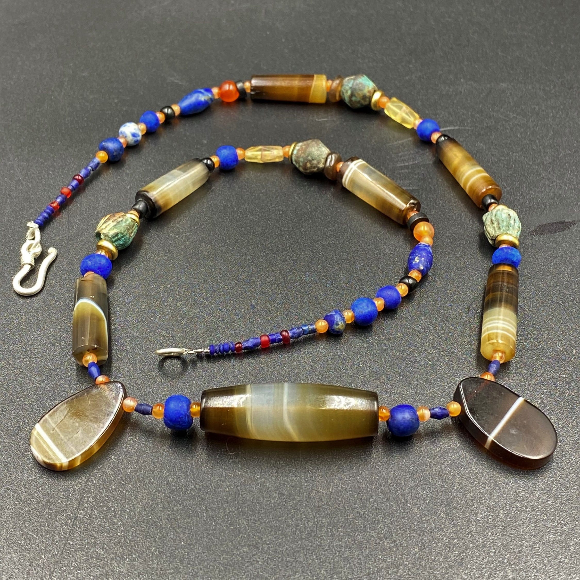 アンティークビーズ瑪瑙ネックレス 美しいアンティークの縞模様の瑪瑙のネックレスビーズ - Etsy 日本