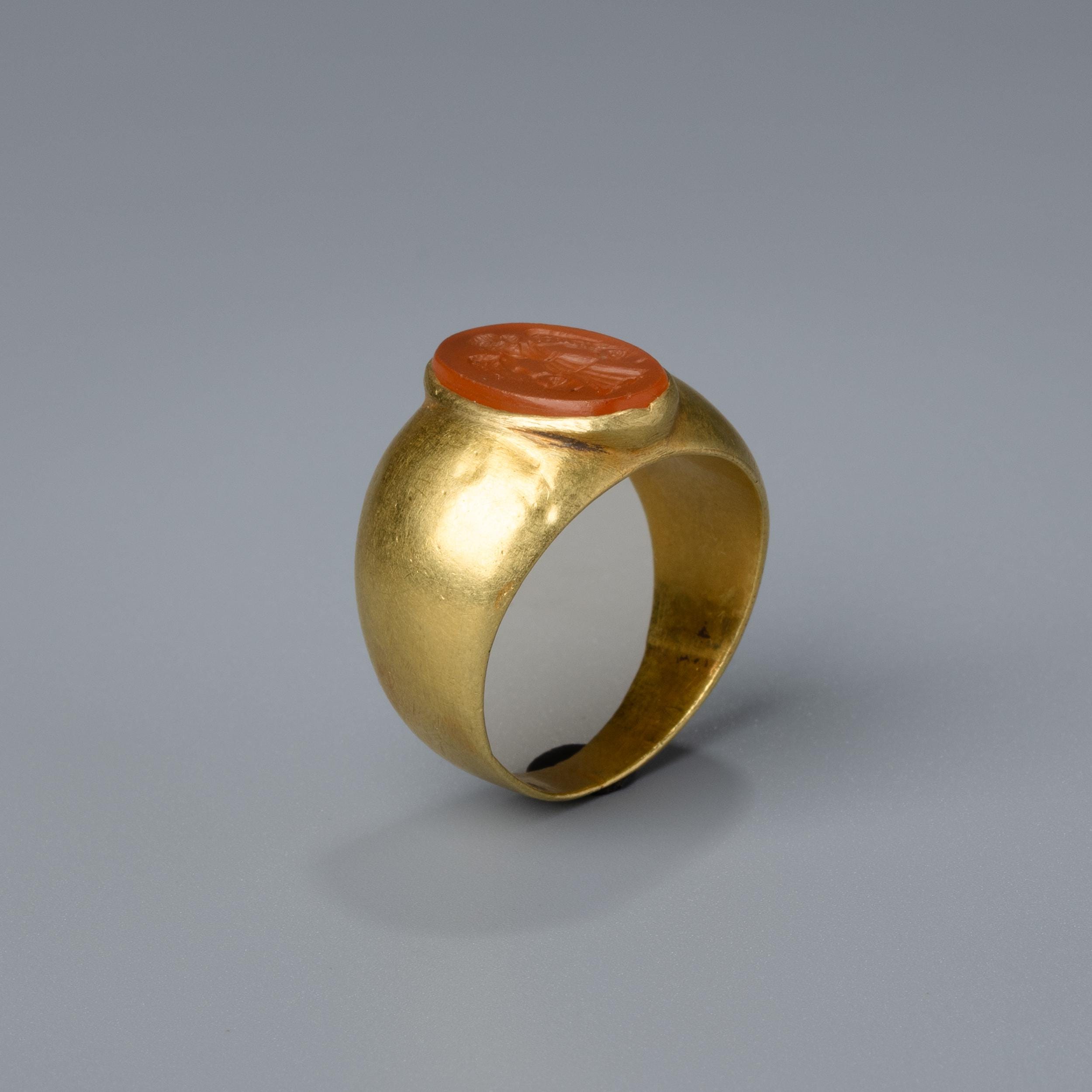 ローマ時代の金のインタリオリング - 紀元前4世紀～1世紀の古代の金の 