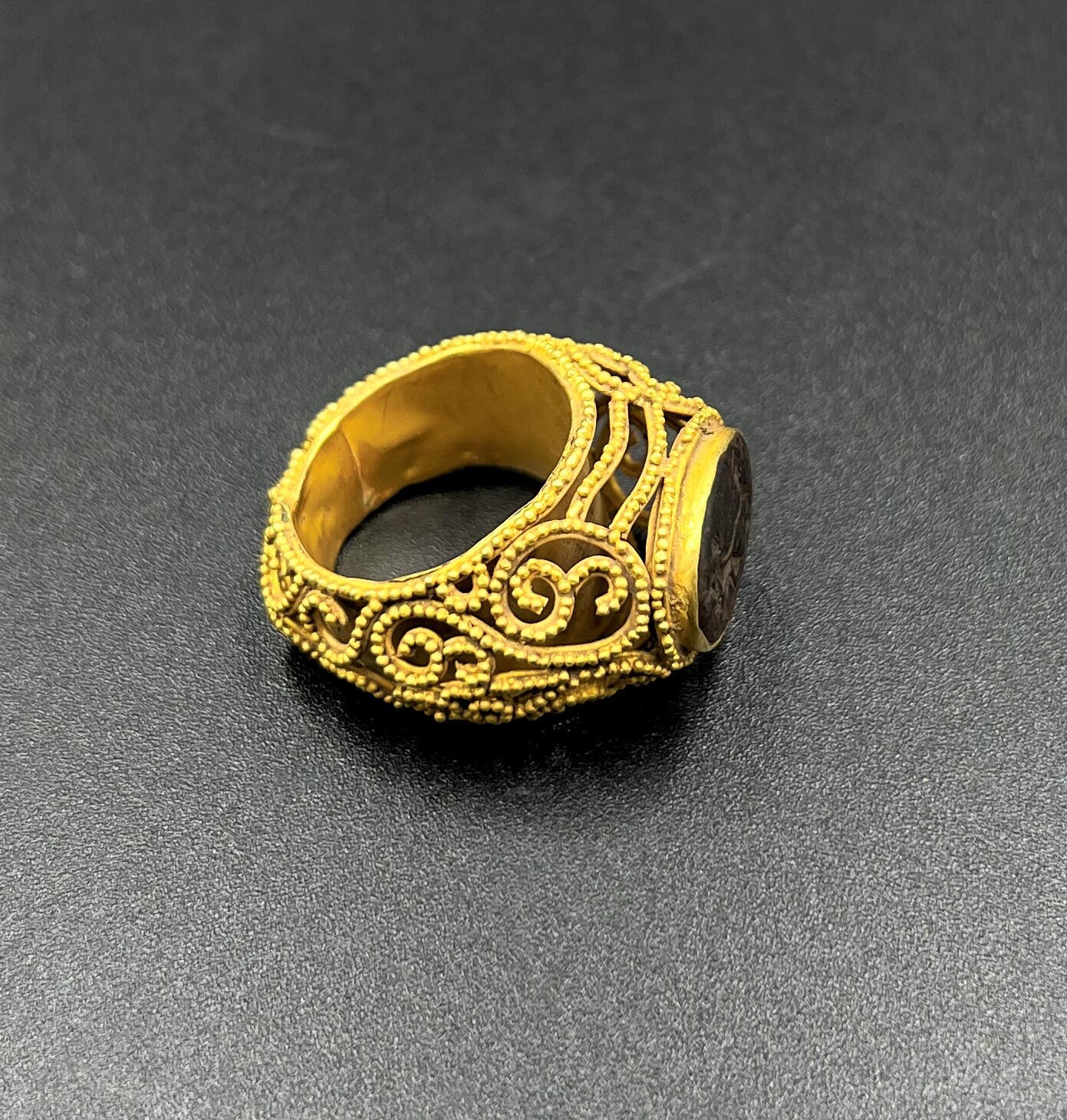 Ancient Roman Antiquities Gold Jewelry Ring With Natural Agate