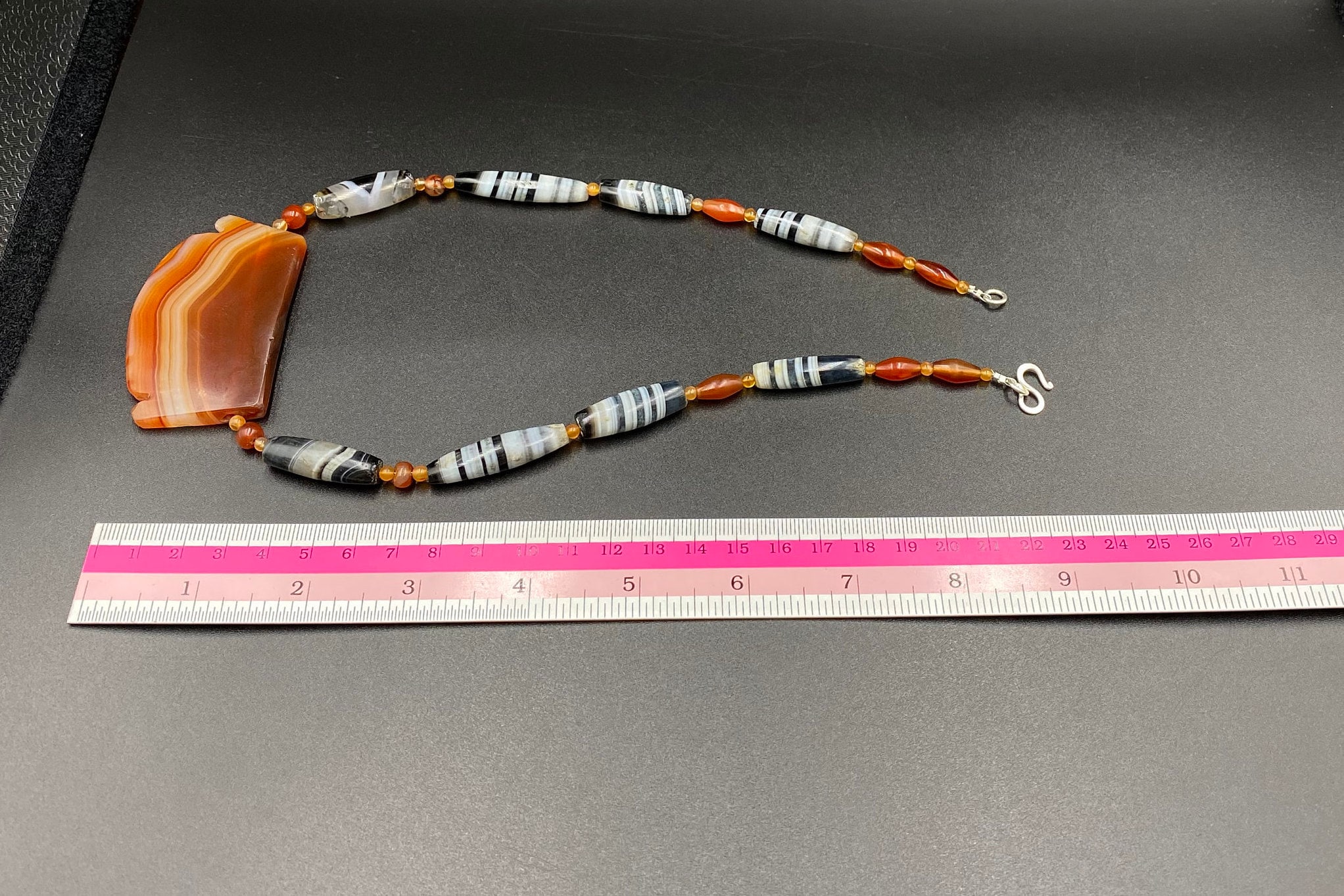 アンティークカーネリアンビーズ アンティークカーネリアンと金メッキシルバーのビーズストランド