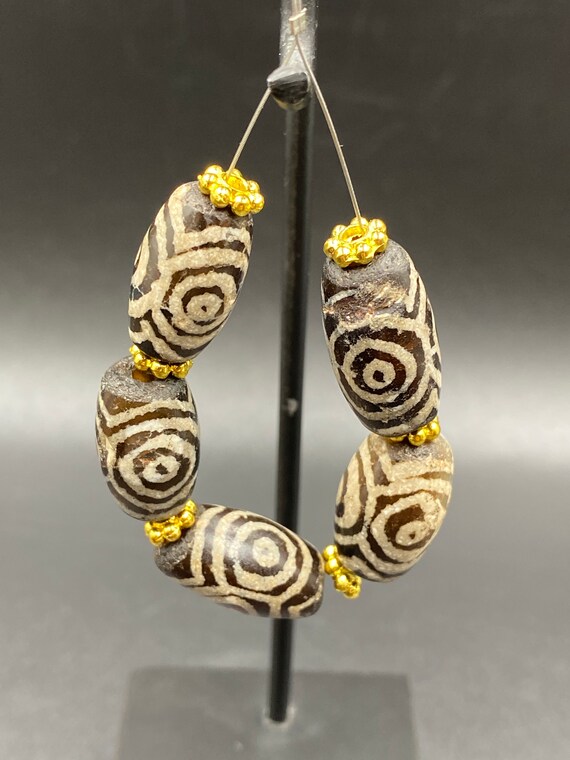 Himalayan Tibetan Nepalese Phum Dzi Tian Zhu Agate Stone Eyes