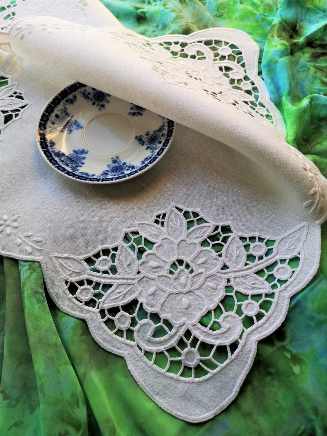 CUTWORK EMBROIDERY KIT 50x50 Richelieu Embroidery Stamped Linen to