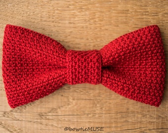 Red simple planecrochetedtextured bow tie, handmade