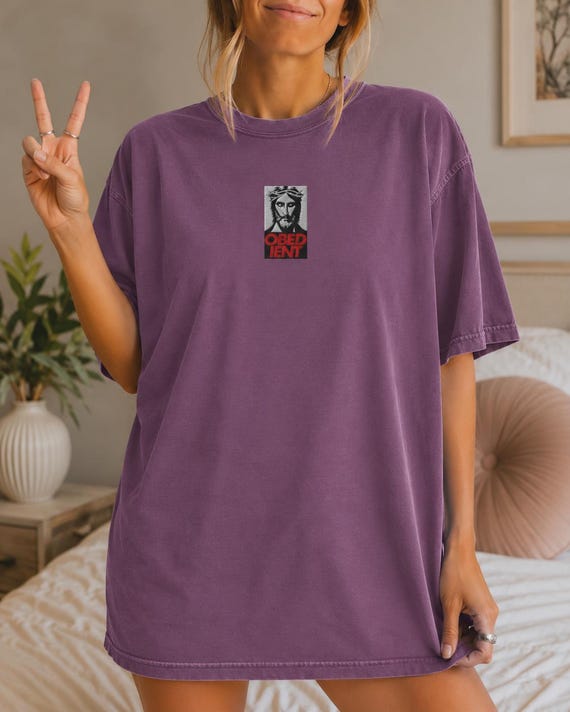 Christian Comfort Colors T-shirt | Jesus Face Graphic Tee | Faith Streetwear Shirt | Minimalist Christian Apparel