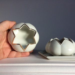 Shabbat tealight pair on porcelain tray, white and gold image 1