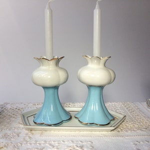 Moderne Shabbat-Kerzenständer mit Tablett, handgefertigt aus Porzellan