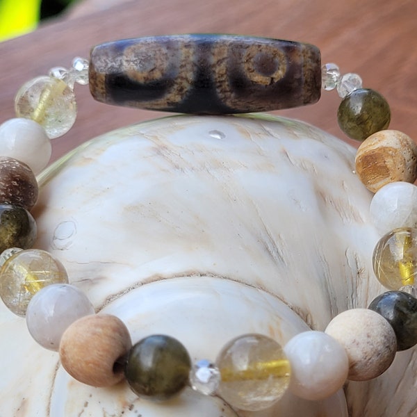 Bracelet Antique Three Eye Dzi, puissant talisman tibétain pour le succès. Woodstone pétrifié, quartz rutile, labradorite et pierre de lune