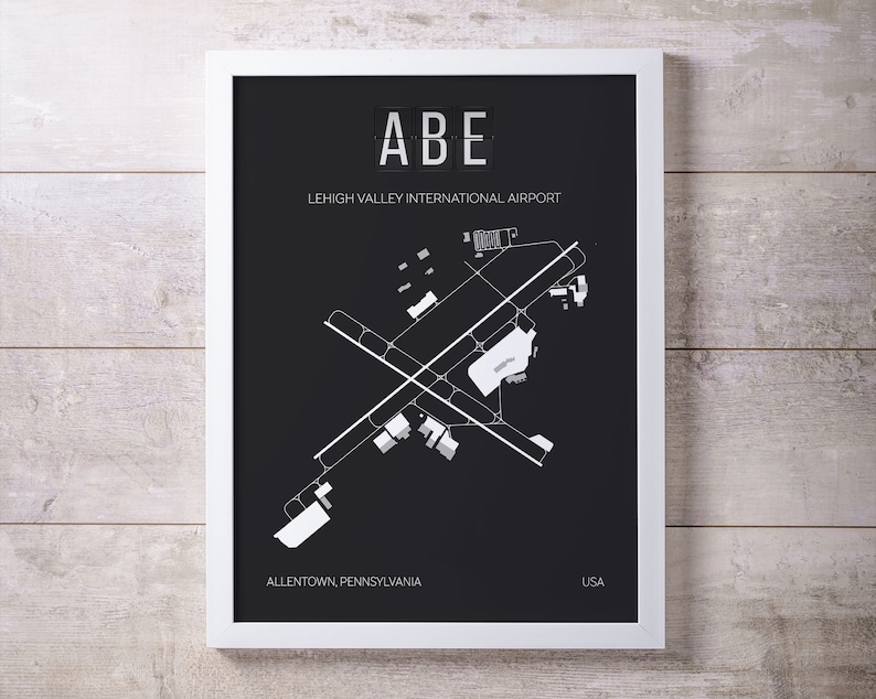 Puede incluir: Una impresi&oacute;n de mapa de aeropuerto en blanco y negro con el texto "ABE Lehigh Valley International Airport Allentown, Pensilvania USA". El mapa muestra la disposici&oacute;n del aeropuerto con pistas y calles de rodaje.