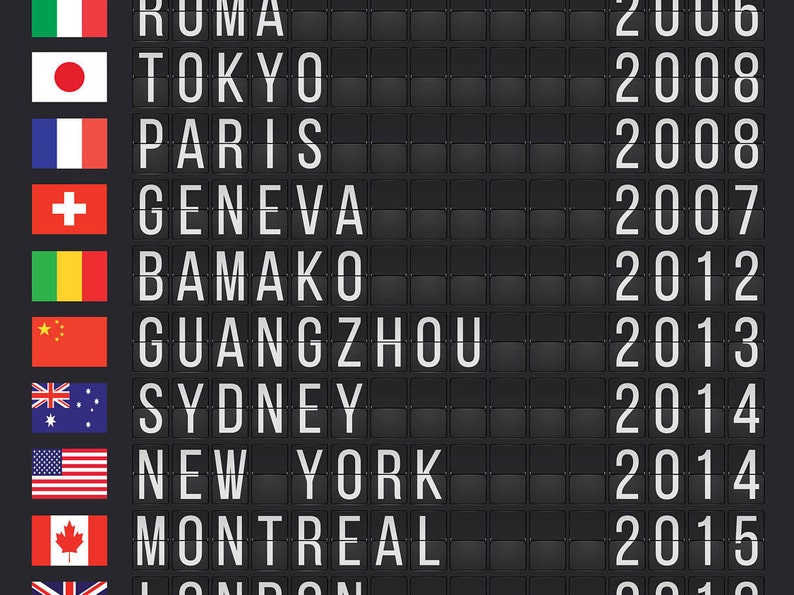 Puede incluir: Un tablero de salida de aeropuerto en blanco y negro con una lista de ciudades y a&ntilde;os. Las ciudades incluyen Roma, Tokio, Par&iacute;s, Ginebra, Bamako, Guangzhou, Sydney, Nueva York, Montreal y Londres. Los a&ntilde;os van de 2006 a 2015.