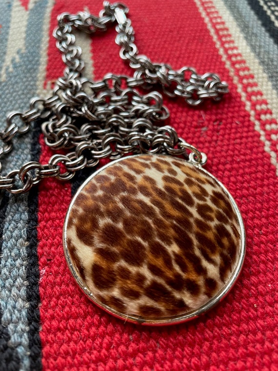 Collier Fantaisie Avec Fourrure Et Médaillon - Bijou Vintage - Occasion