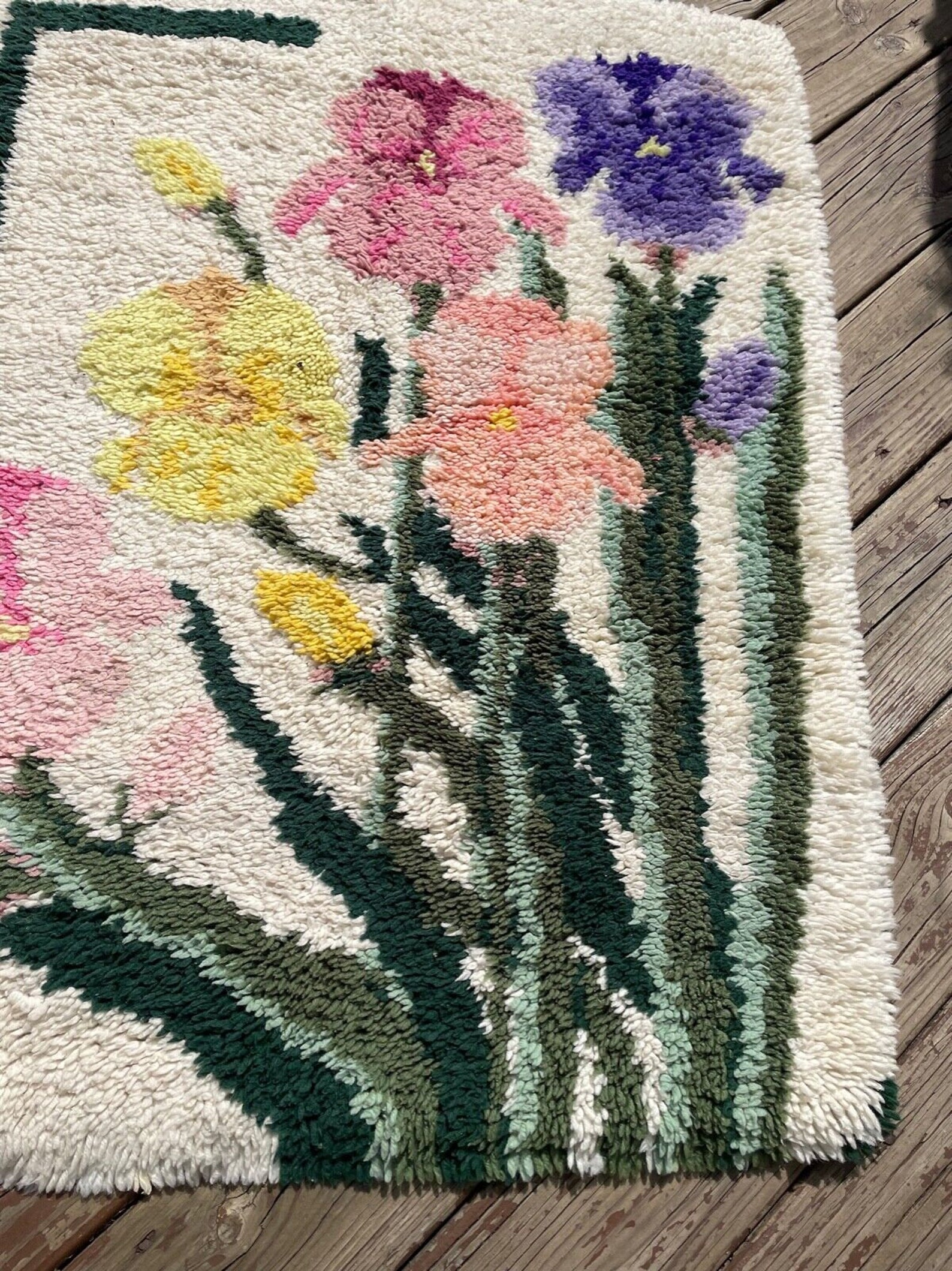Vintage Wild Flowers Floral Finished Latch Hook Shag Rug Wall Hanging ...