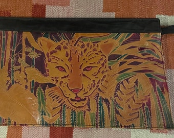 Vintage Valerie Leder Clutch Umschlag Tasche mit einem Gepard im Dschungel der 1980er Jahre