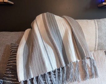 Manta para bebé, manta neutra para bebé, manta de ganchillo, manta para regazo, decoración de guardería, manta con flecos, manta moderna de ganchillo