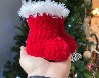 Santa baby booties, Christmas baby booties, velvet baby boots, santa boots, handmade, crochet baby booties, baby shoes, newborn photo prop