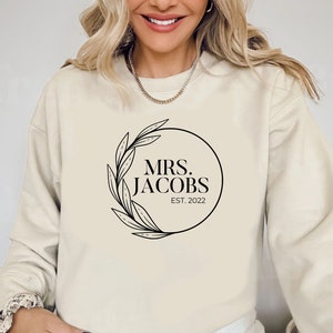 Custom Bridal Gift, Personalized Gift for Bride, Bridal Shower Gift, Wedding Gift, Honeymoon Pajamas, Bride To Be Gift, Mrs Sweatshirt