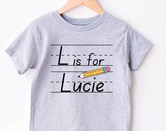 Camicia con nome personalizzata, La lettera è per camicia con nome, Camicia prescolare, Camicia dell'asilo, Camicia con nome per bambini, Camicia per bambini personalizzata, Ritorno a scuola