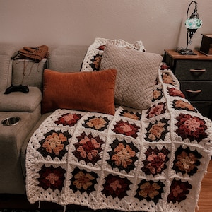 Chunky Granny Square Blanket CROCHET PATTERN for Beginners Fast Easy Trendy Blanket image 1