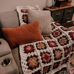 Chunky Granny Square Blanket CROCHET PATTERN for Beginners Fast Easy Trendy Blanket image 2