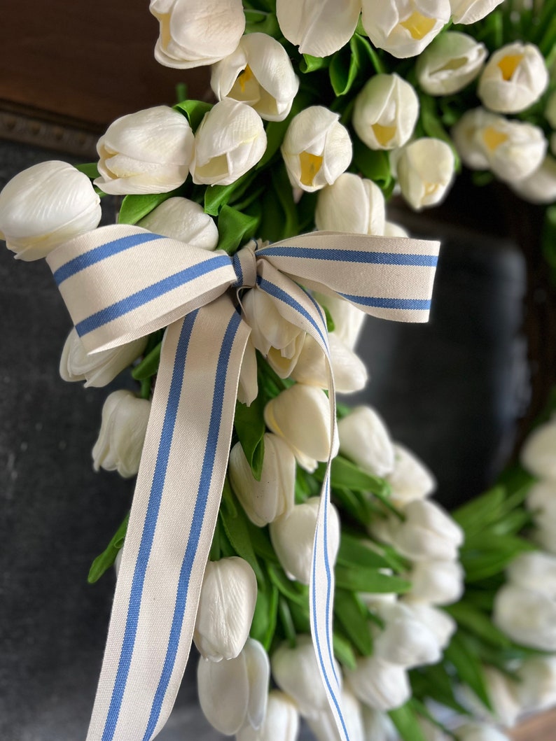 Indoor White Tulip Wreath image 2