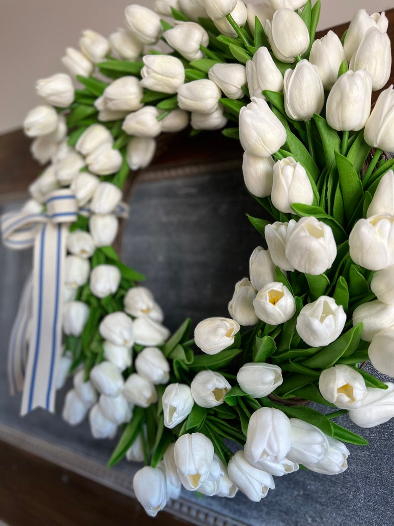 Indoor White Tulip Wreath image 5