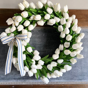 Indoor White Tulip Wreath image 1