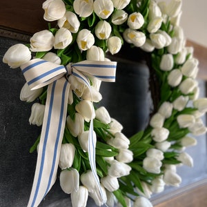 Indoor White Tulip Wreath image 4
