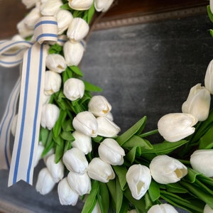 Indoor White Tulip Wreath image 3