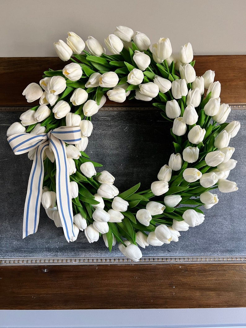 Indoor White Tulip Wreath image 8