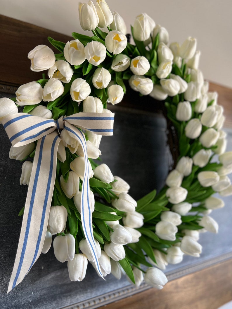 Indoor White Tulip Wreath image 9