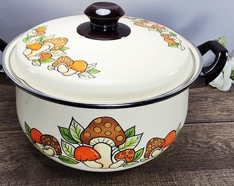 Vintage Mushroom Enamel Stock Pot Dutch Oven with Lid Retro 1970s Cookware