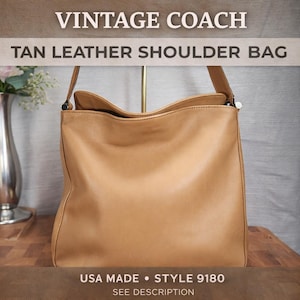 Può includere: Borsa a tracolla in pelle color cuoio con la scritta "VINTAGE COACH" e "TAN LEATHER SHOULDER BAG". La borsa è di colore marrone chiaro e ha una sola tracolla. È visibile anche la scritta "USA MADE • STYLE 9180 SEE DESCRIPTION".