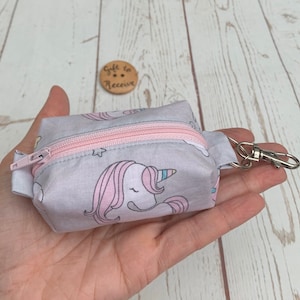 Monedero con llavero de unicornio, mini bolso caja gris y rosa, monedero, porta auriculares, porta pintalabios, cambio suelto,